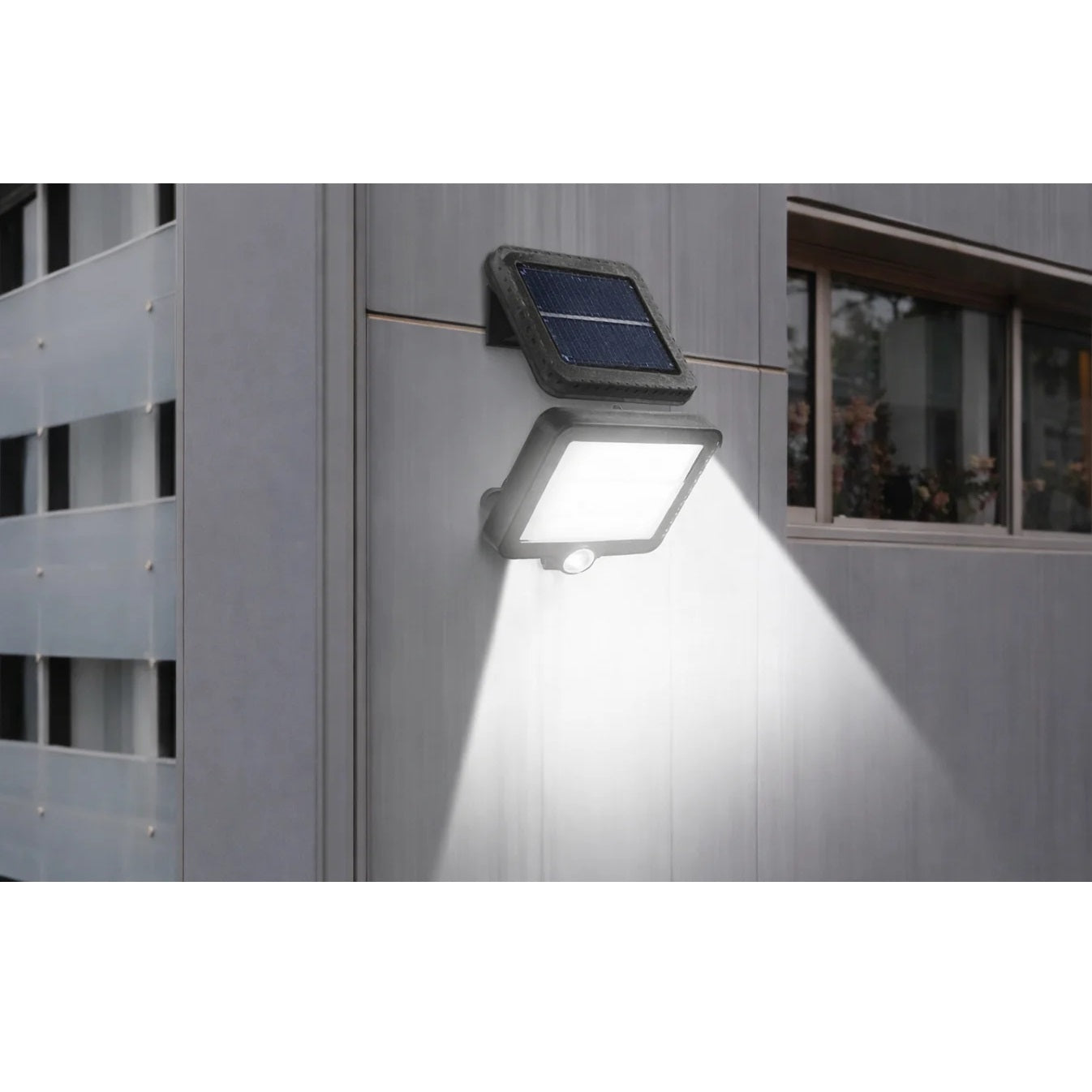 Set 4 Proiectoare LED cu Panou Solar, Senzor de Mișcare, Rezistență la Ploaie (IP65), Mod Automat Noapte/Zi