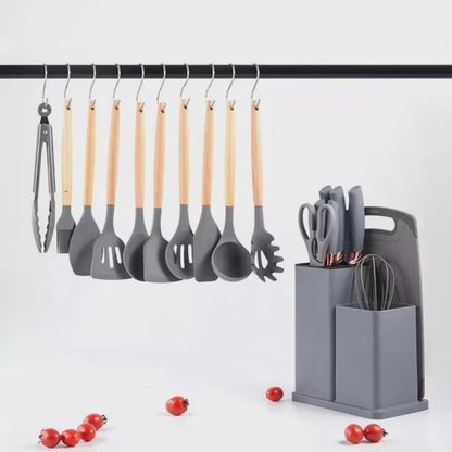 Set 19 Piese Ustensile Bucătărie, din Silicon Alimentar si Lemn, Termorezistente, Include 11 Ustensile, 5 Cuțite, 1 Tocător, 1 Foarfecă și Suport